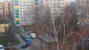 Tragédie v Orlové: Mladý muž zemřel po pádu z okna
