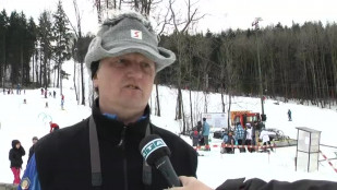 Maškarní na sněhu přilákalo na sjezdovku Svinec lyžaře