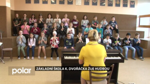 Děti ze Základní škola K. Dvořáčka žijí hudbou.Na škole je několik sborů