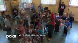 BEZ KOMENTÁŘE: Studénecké děti bavil klaun Hopsalín