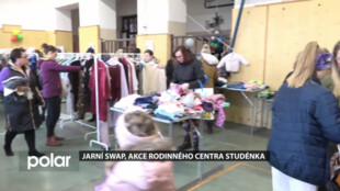 BEZ KOMENTÁŘE: V rodinném centru ve Studénce probíhal jarní swap oblečení