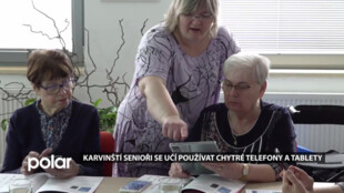 Karvinští senioři se učí používat chytré telefony a tablety