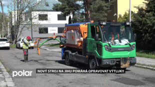 Nový stroj pomáhá opravovat výtluky na cestách v Ostravě-Jihu