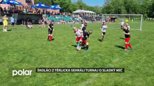 Žáci těrlických základních škol hráli tradiční prvomájový turnaj ve fotbale o Sladký míč